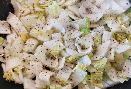 Фото шага рецепта Жареная пекинская капуста карри 152649 шаг 4  