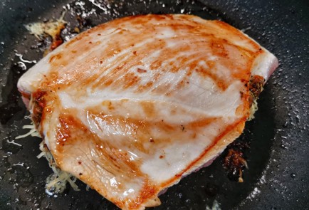 Фото шага рецепта Жареное филе индейки с сыром 153024 шаг 9  