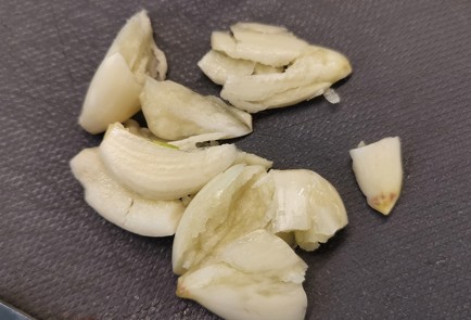 Фото шага рецепта Жареный фенхель с беконом 152906 шаг 2