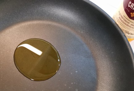 Фото шага рецепта Корень сельдерея жаренный с паприкой 153088 шаг 3  