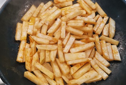 Фото шага рецепта Корень сельдерея жаренный с паприкой 153088 шаг 6  