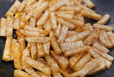 Фото шага рецепта Корень сельдерея жаренный с паприкой 153088 шаг 7  