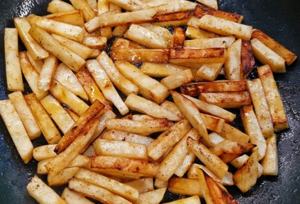 Фото шага рецепта Корень сельдерея жаренный с паприкой 153088 шаг 8  