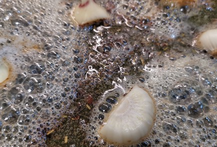 Фото шага рецепта Жареный молодой картофель со спаржей 152346 шаг 1