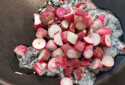 Фото шага рецепта Жареный редис в качестве гарнира 151557 шаг 4  