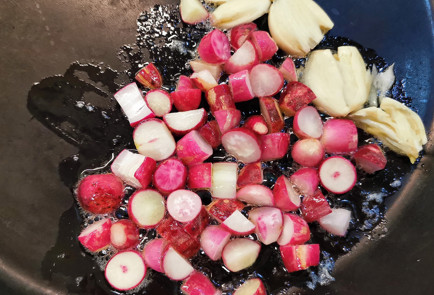 Фото шага рецепта Жареный редис в качестве гарнира 151557 шаг 5  