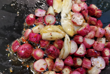 Фото шага рецепта Жареный редис в качестве гарнира 151557 шаг 6  