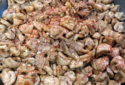 Фото шага рецепта Жареные грибы со сливками и сыром 152574 шаг 11  