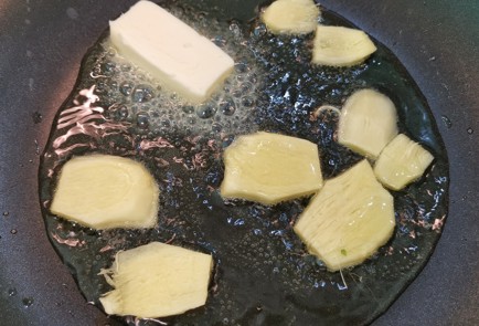 Фото шага рецепта Жареные креветки в базиликовом соусе 152580 шаг 11