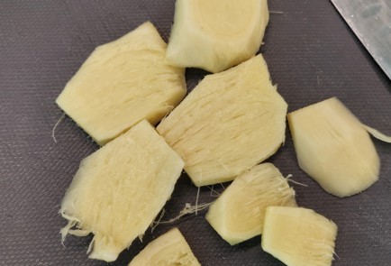 Фото шага рецепта Жареные креветки в базиликовом соусе 152580 шаг 2