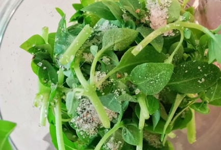 Фото шага рецепта Жареные креветки в базиликовом соусе 152580 шаг 6