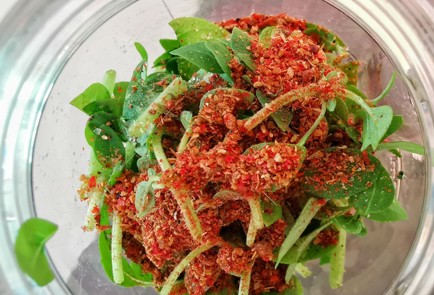 Фото шага рецепта Жареные креветки в базиликовом соусе 152580 шаг 7