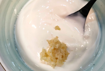 Фото шага рецепта Жареные пельмени с чесночной сметаной 151498 шаг 11  