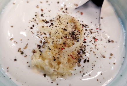 Фото шага рецепта Жареные пельмени с чесночной сметаной 151498 шаг 12  