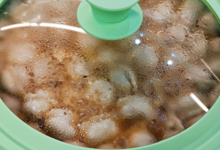 Фото шага рецепта Жареные пельмени с чесночной сметаной 151498 шаг 6  