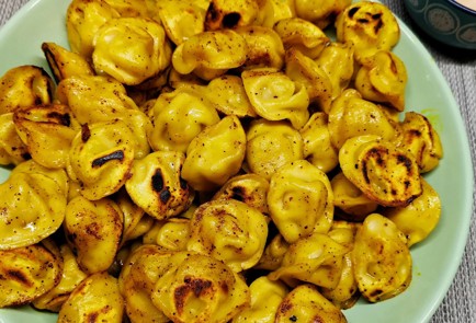 Фото шага рецепта Жареные пельмени с карри и шафраном 153014 шаг 12  