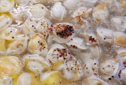 Фото шага рецепта Жареные пельмени с карри и шафраном 153014 шаг 5  