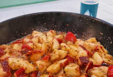 Фото шага рецепта Жареные яблоки с ароматными травами 151548 шаг 12  