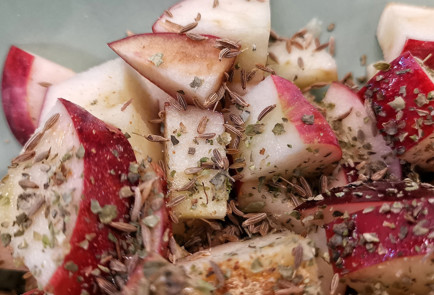 Фото шага рецепта Жареные яблоки с ароматными травами 151548 шаг 6  