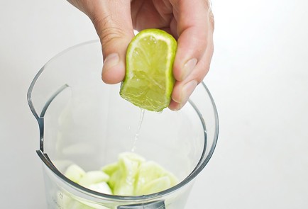 Фото шага рецепта Йогуртовое мороженое с авокадо и огурцом 28448 шаг 3  