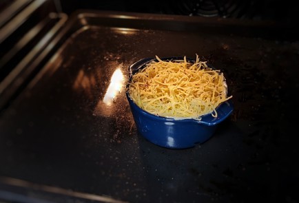 Фото шага рецепта Жюльен из лисичек с творожным сыром 152682 шаг 10