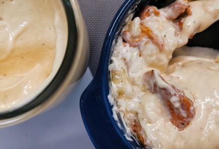 Фото шага рецепта Жюльен из лисичек с творожным сыром 152682 шаг 7