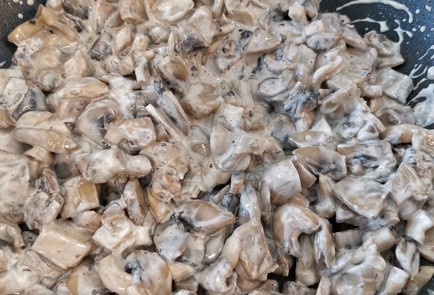 Фото шага рецепта Жюльен из шампиньонов и вешенок 152753 шаг 8  