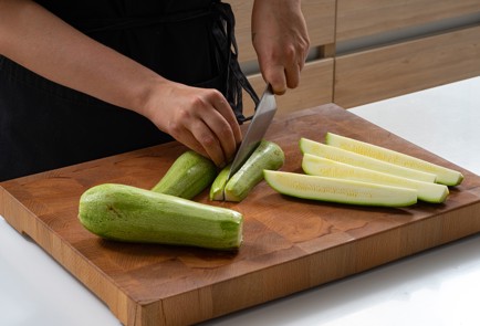 Фото шага рецепта Кабачки на мангале 173977 шаг 2