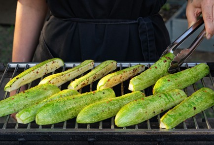 Фото шага рецепта Кабачки на мангале 173977 шаг 9