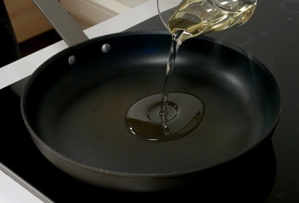 Фото шага рецепта Кабачки на сковороде 151072 шаг 3  