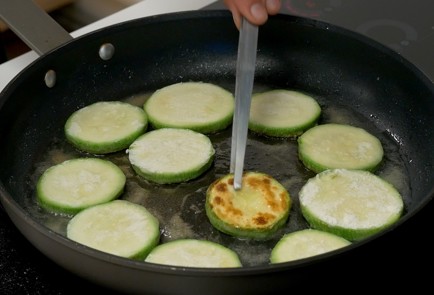 Фото шага рецепта Кабачки на сковороде 151072 шаг 5  