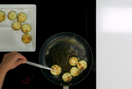 Фото шага рецепта Кабачки на сковороде 151072 шаг 6  