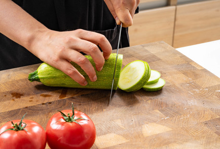 Фото шага рецепта Кабачки с помидорами 189519 шаг 2  
