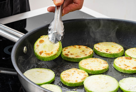 Фото шага рецепта Кабачки с помидорами 189519 шаг 6  