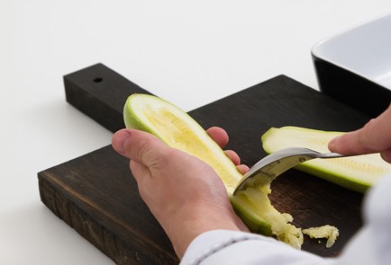 Фото шага рецепта Кабачки с вялеными помидорами 24296 шаг 1  