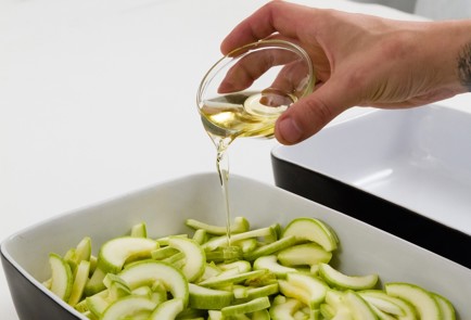 Фото шага рецепта Кабачки с вялеными помидорами 24296 шаг 3  