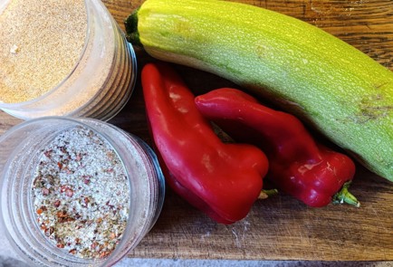 Фото шага рецепта Кабачки тушеные с болгарским перцем 190702 шаг 1  