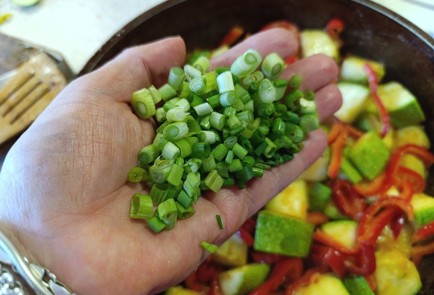 Фото шага рецепта Кабачки тушеные с болгарским перцем 190702 шаг 10  