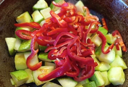 Фото шага рецепта Кабачки тушеные с болгарским перцем 190702 шаг 7  