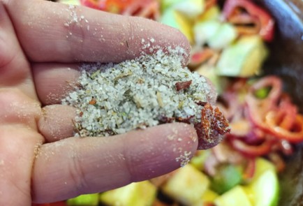 Фото шага рецепта Кабачки тушеные с болгарским перцем 190702 шаг 9  