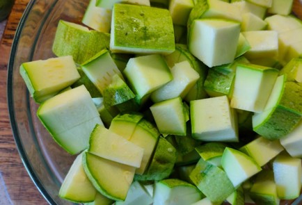 Фото шага рецепта Тушеные кабачки в сметанном соусе с зеленью 189704 шаг 3  