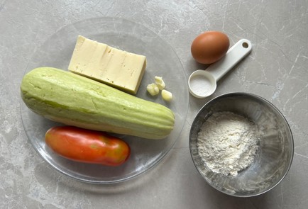 Фото шага рецепта Кабачки в духовке с помидорами и сыром 190045 шаг 1  