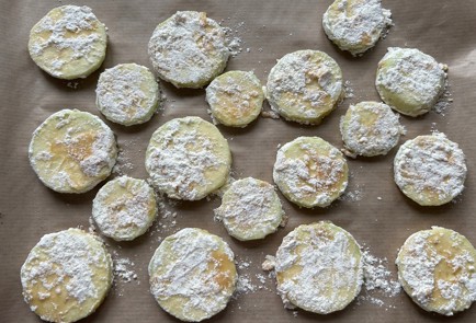 Фото шага рецепта Кабачки в духовке с помидорами и сыром 190045 шаг 7  