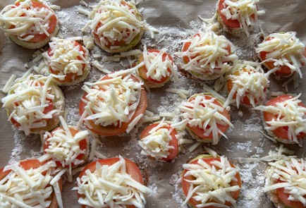Фото шага рецепта Кабачки в духовке с помидорами и сыром 190045 шаг 8  