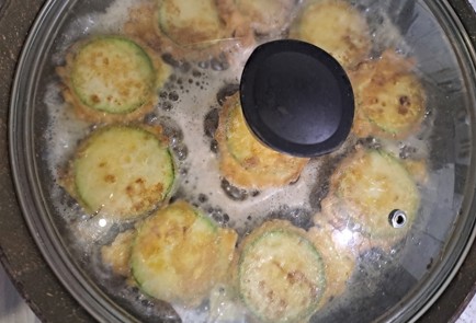 Фото шага рецепта Кабачки в кляре на сковороде 189563 шаг 10  