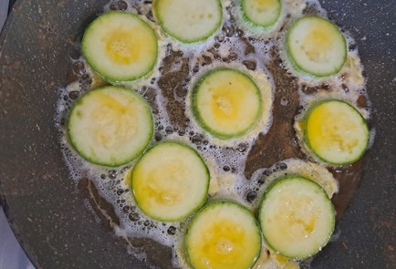 Фото шага рецепта Кабачки в кляре на сковороде 189563 шаг 9  