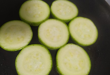 Фото шага рецепта Кабачки запеченные с помидорами и сыром 189494 шаг 1  