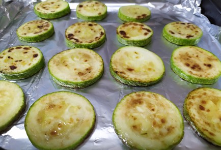 Фото шага рецепта Кабачки запеченные с помидорами и сыром 189494 шаг 2  