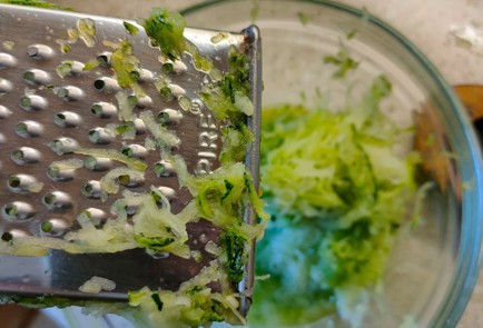 Фото шага рецепта Кабачковые блины 190239 шаг 5  