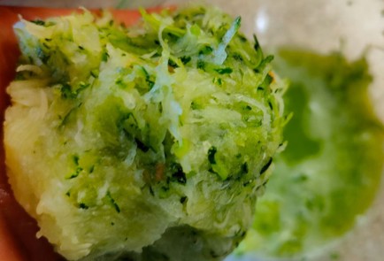 Фото шага рецепта Кабачковые блины 190239 шаг 6  